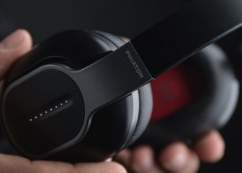 how to use two headphones on pc