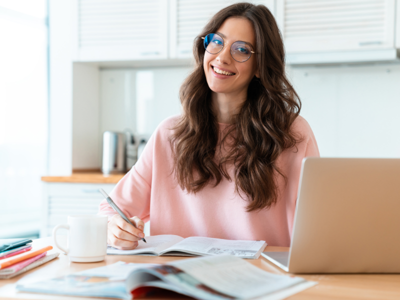 Navigating Your Career Path: The Advantages of Online Learning